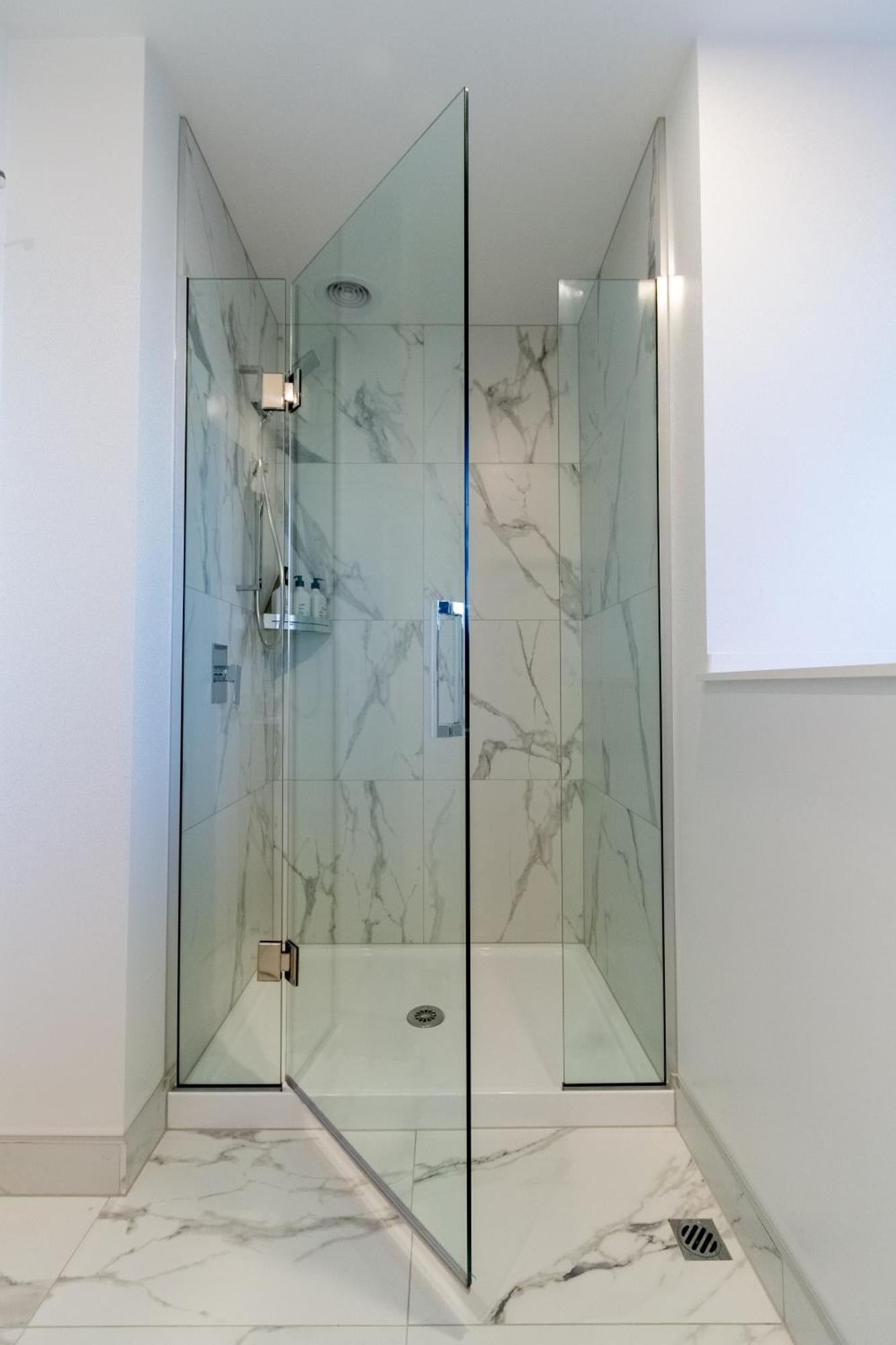 Urban Elegance - 2 Bed, 2 Bath In The Cbd Apartment Крайстчърч Екстериор снимка