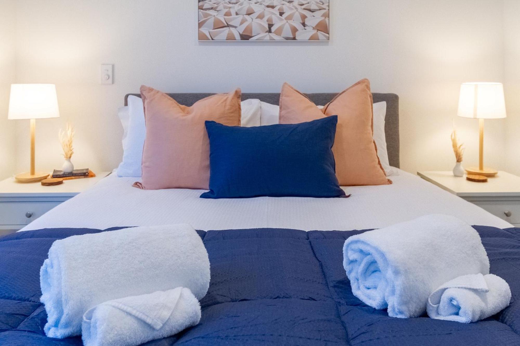 Urban Elegance - 2 Bed, 2 Bath In The Cbd Apartment Крайстчърч Екстериор снимка